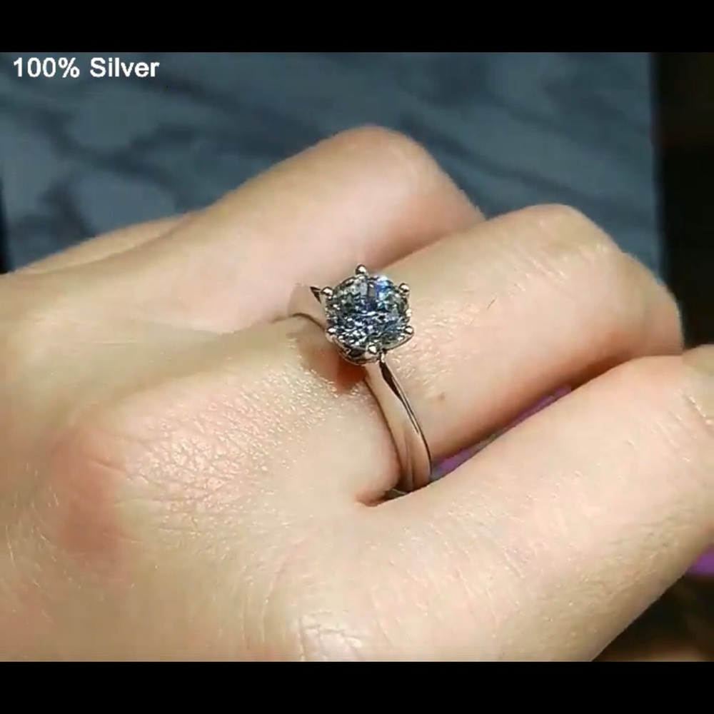 18k gold womenโs ring - Picture 2 of 4
